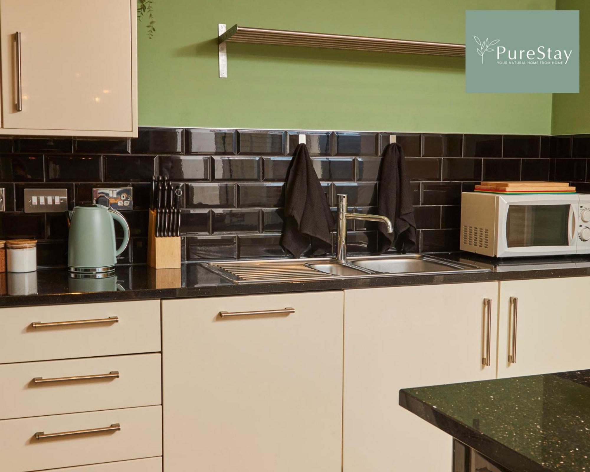 Superb House Manchester Near Etihad With Free Parking Sleeps 8 Bagian luar foto