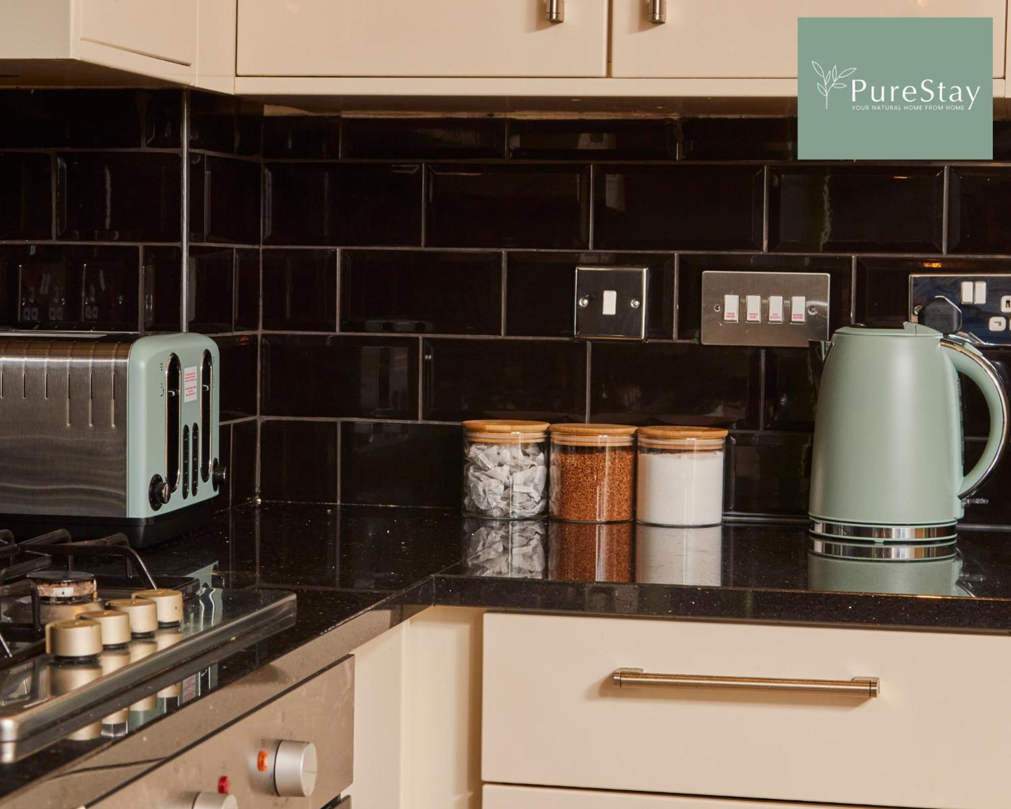 Superb House Manchester Near Etihad With Free Parking Sleeps 8 Bagian luar foto