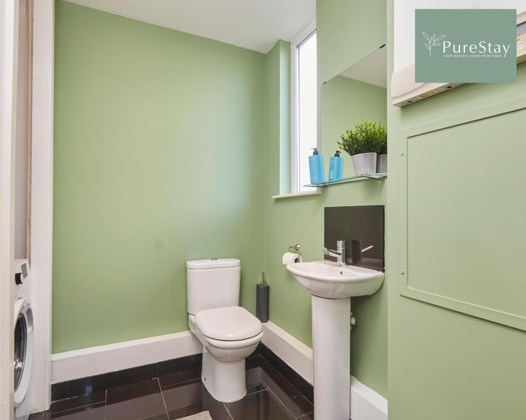 Superb House Manchester Near Etihad With Free Parking Sleeps 8 Bagian luar foto