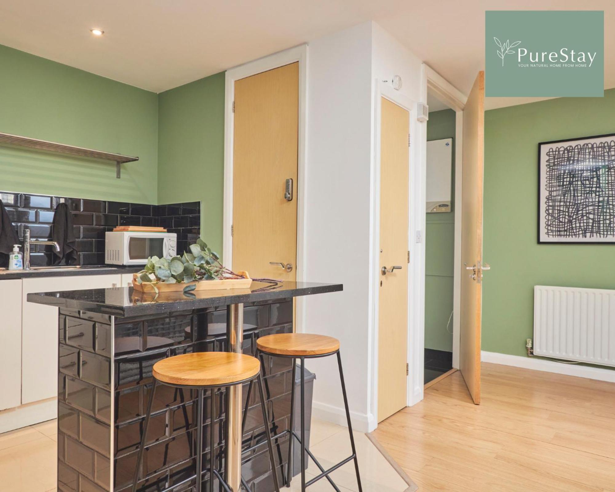 Superb House Manchester Near Etihad With Free Parking Sleeps 8 Bagian luar foto
