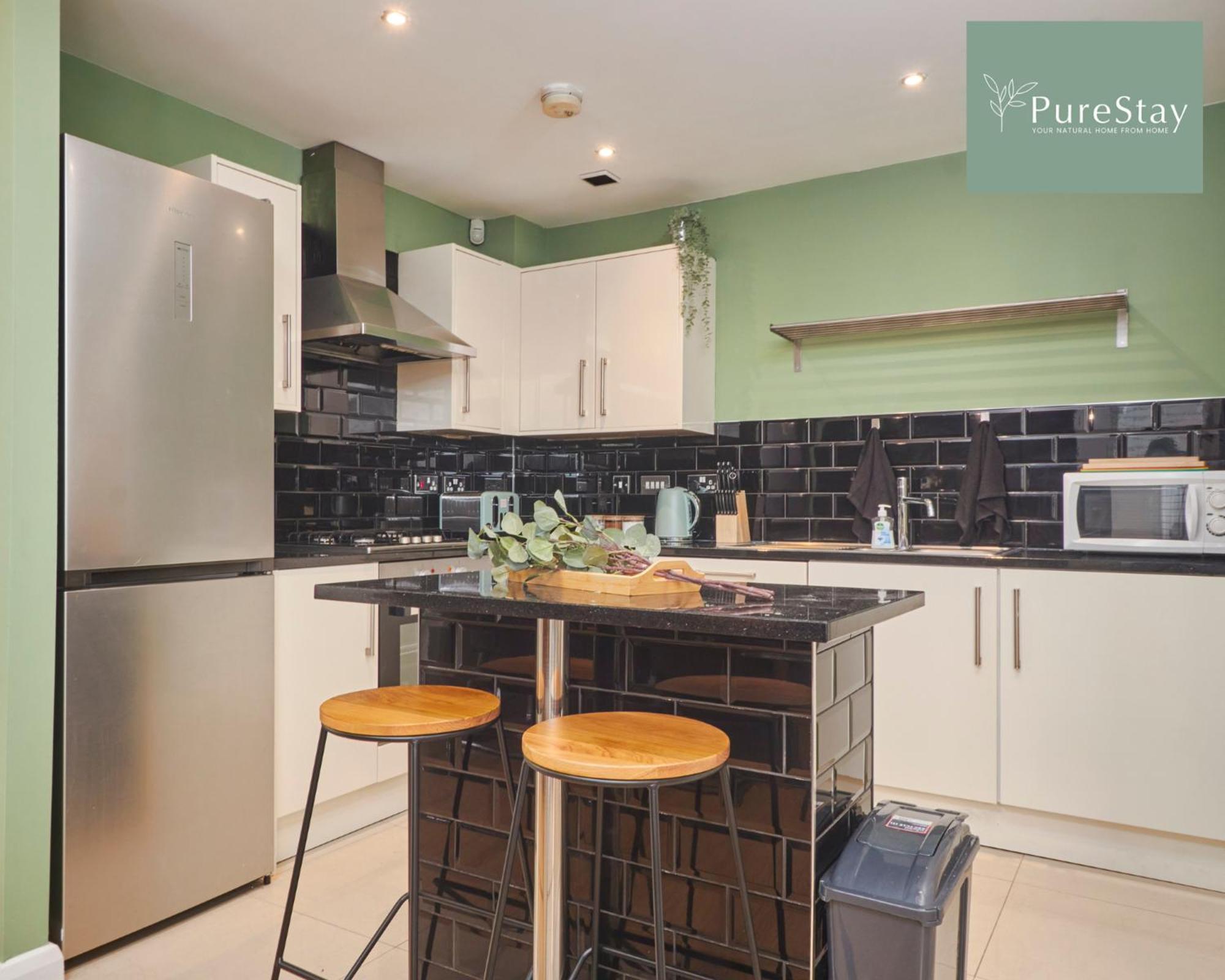 Superb House Manchester Near Etihad With Free Parking Sleeps 8 Bagian luar foto