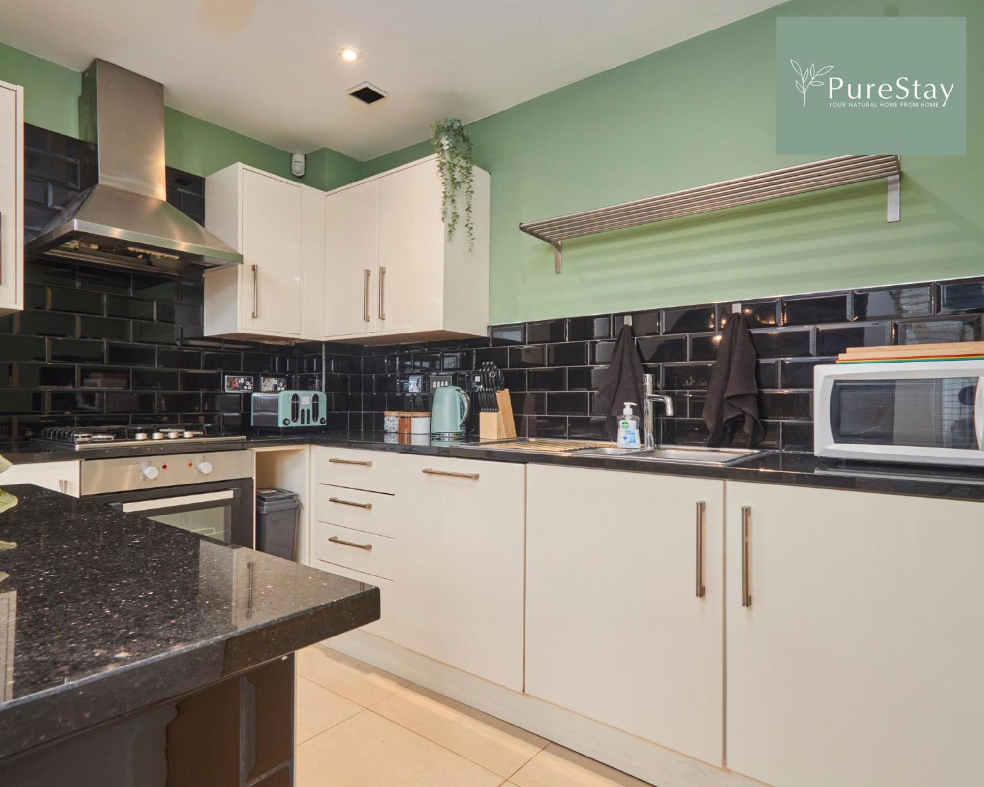 Superb House Manchester Near Etihad With Free Parking Sleeps 8 Bagian luar foto